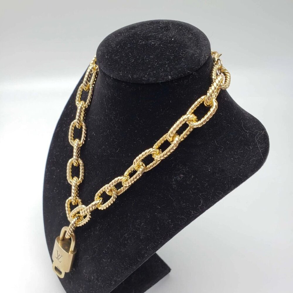 Authentic Louis Vuitton Gold Lock & Key 🔐 Unbranded Gold Plated Necklace - Picture 12 of 12